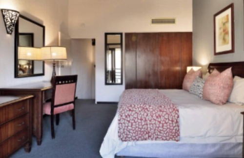 Sun City Cabin | UNIT IS SERVICED DAILY SO EXPLORE/SAFARI/BALLOON BY DAY. AT NIGHT, ENJOY NATURE!