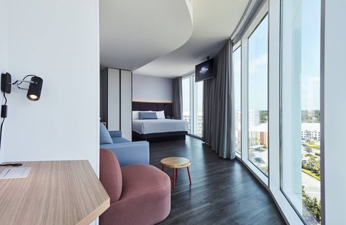 Florida Center Hotel | Universal's Aventura Hotel
