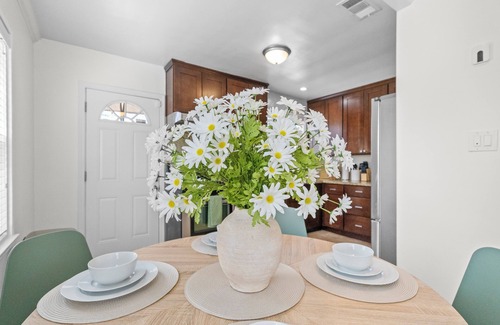 Burbank House | Universal Studio/Burbank/LA Super Cute Home