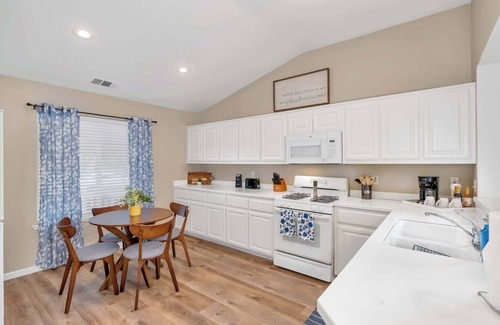 Merced House | University Pastoral - Family Perfect Close to UCM