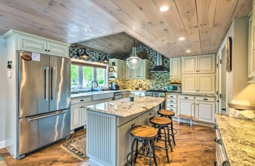 Enfield House | Unmatched Lakefront Home