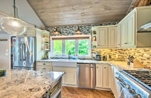 Enfield House | Unmatched Lakefront Home