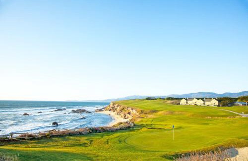 Moss Beach House | Unmatched Ocean Beach and Mountain Views Family-Friendly Retreat