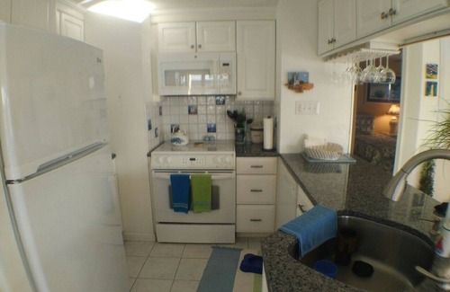 Stone Harbor Condo | Unobstructed panaramic sunset view. 3 1/2 blocks to beach, 3 blocks to downtown shopping,