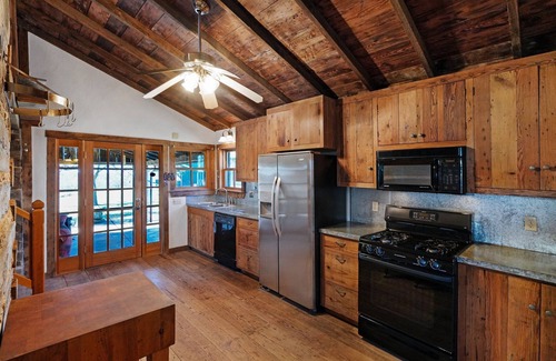 Thurber House | Unplug & RE-Charge, Charming Log Home on 55 acres Family Ranch w stunning views