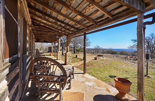 Thurber House | Unplug & RE-Charge, Charming Log Home on 55 acres Family Ranch w stunning views