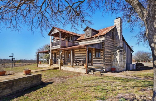 Thurber House | Unplug & RE-Charge, Charming Log Home on 55 acres Family Ranch w stunning views