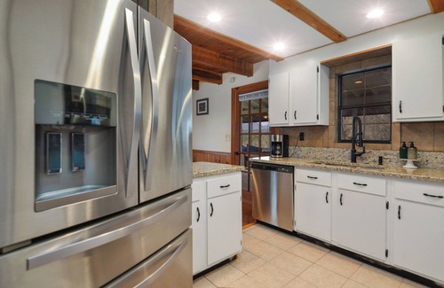 Ellijay Cabin | Unplug & Unwind w/Mountain Views! Pet Friendly, Close to Orchards, Firepit!