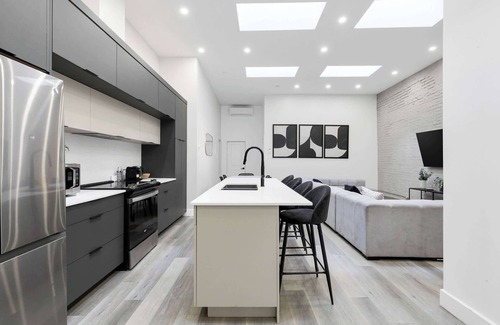 Griffintown Apartment | Unreal 2 BDR in Heart of MTL With Shared Patio