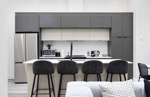 Griffintown Apartment | Unreal 2 BDR in Heart of MTL With Shared Patio