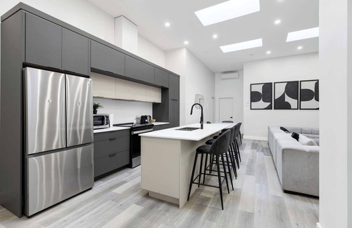 Griffintown Apartment | Unreal 2 BDR in Heart of MTL With Shared Patio
