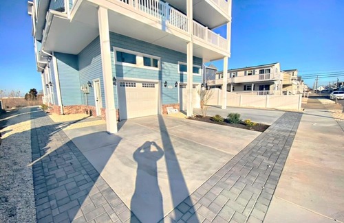 Townsend's Inlet House | Unrestricted views of the intercoastal waterway on 75th Street