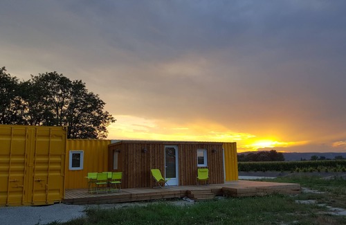 Chateauneuf-sur-Isere House | Unusual housing: Containers in a green and quiet setting