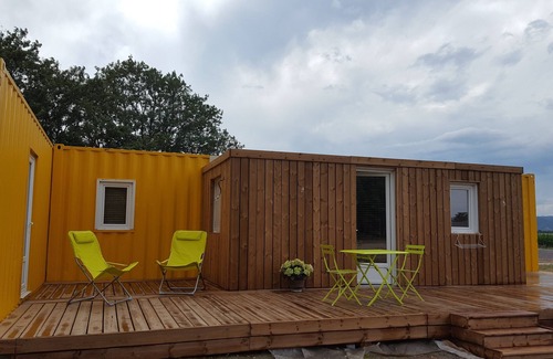 Chateauneuf-sur-Isere House | Unusual housing: Containers in a green and quiet setting