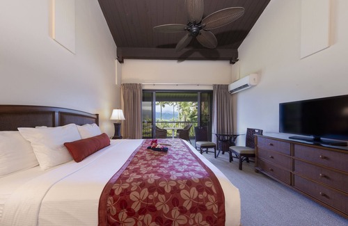 Princeville Hotel | Unwind and Enjoy Princeville's Beauty! 2 Relaxing Units, Kitchen, Swimming Pool!