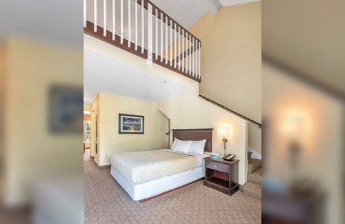 Kelleys Island House | Unwind and Relax with Breathtaking Views at Iroquois Suite 213