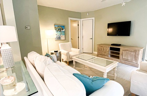 Summerplace House | Unwind at our beautifull dog friendly beach with private access!