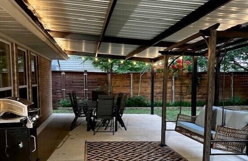Irving House | Unwind - Beautiful 3 BR, Expansive Patio, Grill
