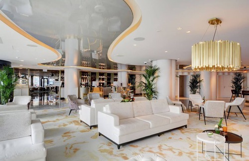 Vlissingen Hotel | Unwind by the Sea! Free Breakfast, Balcony, Steps to Beach!
