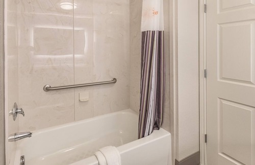 Arlington Hotel | Unwind & Explore: Stay Steps from Thrills at Six Flags, Cowboys Stadium!