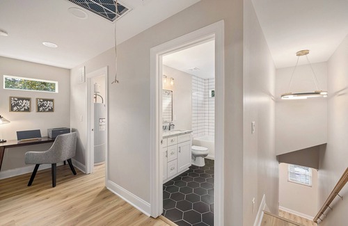 Charlotte House | Unwind in cozy home, king beds, family friendly, walk to Camp N End, near Uptown