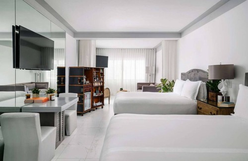 City Center Resort | Unwind in Style in Miami Beach! 3 Spacious Units, Outdoor Pool, Pets Allowed!