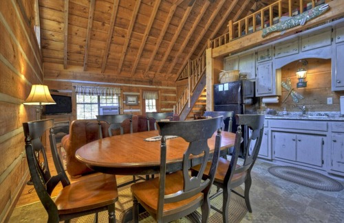 Copperhill Cabin | Unwind in the Wilderness, but Keep the Hot Tub!