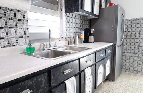 Sabana House | Unwind relax enjoy: 3br with beaches near by!