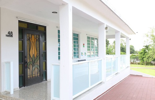 Sabana House | Unwind relax enjoy: 3br with beaches near by!