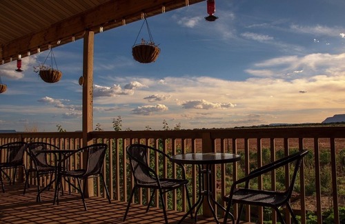 Kanab House | Up to 10 Guests in Kanab's 2nd Largest Home! 6 Bedrooms 6.5 Baths, Country, View
