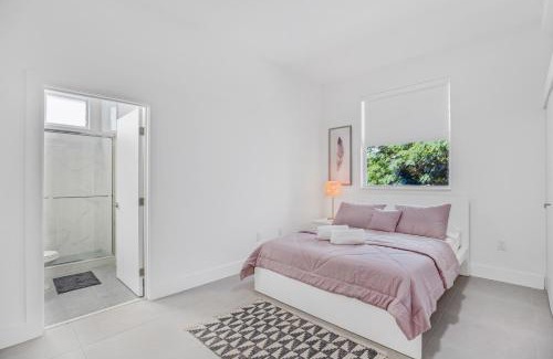 Allapattah House | Up to 12 Guests! Modern villa near Wynwood