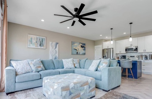 Upper Grand Lagoon House | Up to 18 Guests 6-Bed Retreat w/Pickleball Court