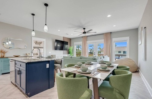 Upper Grand Lagoon House | Up to 18 Guests 6-Bed Retreat w/Pickleball Court