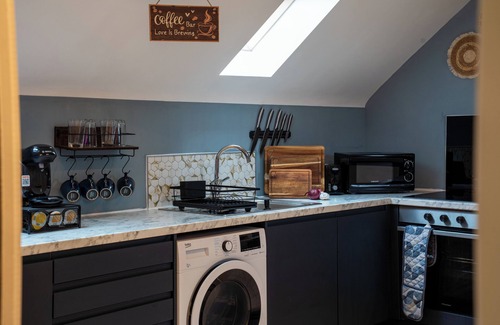 Derby Apartment | Upbeat Jungle Loft Apartment