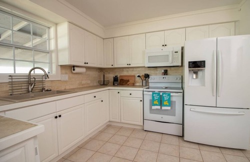 North Beach House | *Update * New Game Room, near Navy Base and Beach!