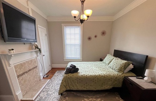 Biddleville House | Updated 1 Bedroom - Walk to Uptown - Pet Friendly!