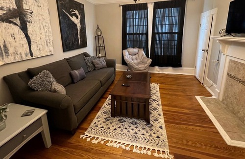 Biddleville House | Updated 1 Bedroom - Walk to Uptown - Pet Friendly!