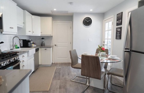 Grandview House | UPDATED 1BR *HOUSE* in GLENDALE with PRIVATE FENCED YARD (p55)