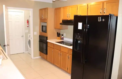 Springfield House | Updated 2 BR/2BA in family friendly home and neighborhood