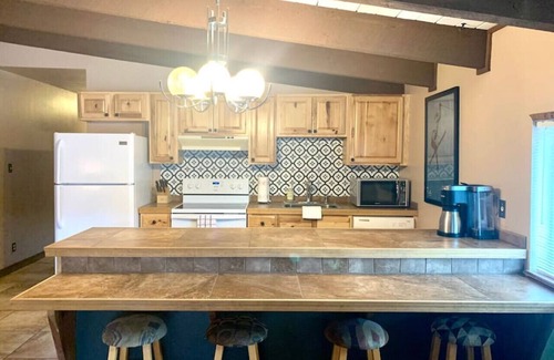 Angel Fire Condo | Updated 3 Minute Walk to AF-Large Condo 1168sqft