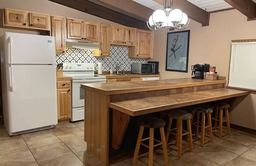 Angel Fire Condo | Updated 3 Minute Walk to AF-Large Condo 1168sqft