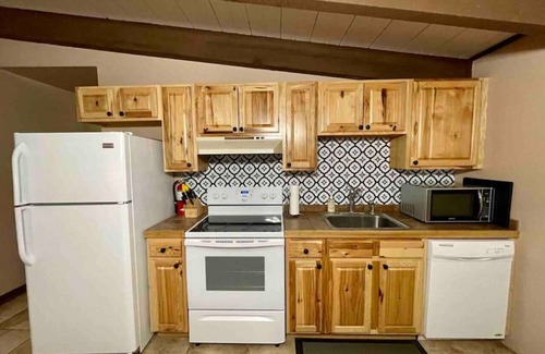 Angel Fire Condo | Updated 3 Minute Walk to AF-Large Condo 1168sqft
