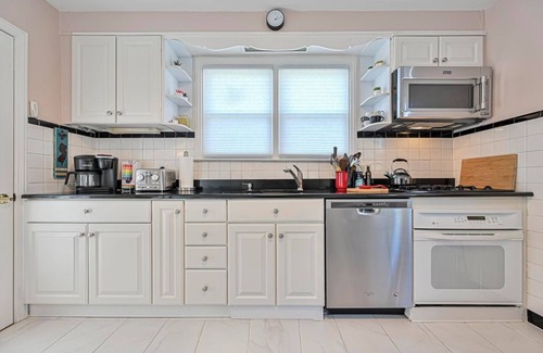 A-Zone Cottage | Updated A-Zone Beach Block+, 2 Bedroom, 2 Bath, Sleeping 6,