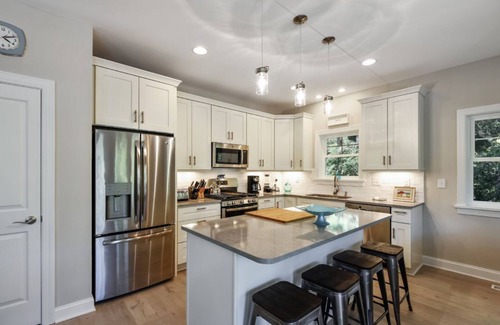 Monteray Shores House | Updated and Modern Corolla Beach Retreat!