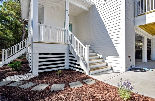 Monteray Shores House | Updated and Modern Corolla Beach Retreat!