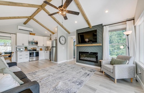 Waynesville House | Updated and Modern Waynesville Cottage with Fire Pit