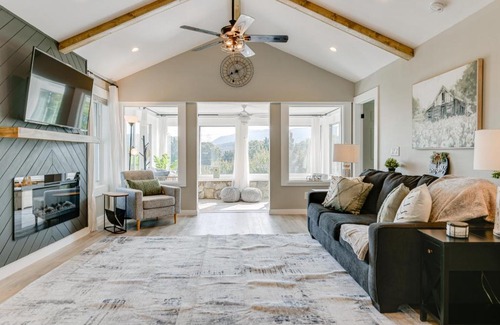 Waynesville House | Updated and Modern Waynesville Cottage with Fire Pit