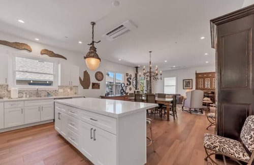 Petaluma House | Updated and Spacious 3BR/2BA Victorian Style Home