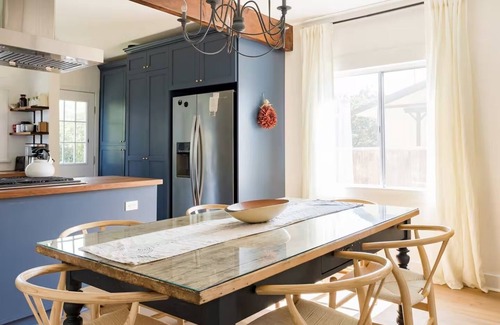 Ventura Cottage | Updated Beach Cottage with Cedar Hot-tub 15 min walk to both beach and downtown!