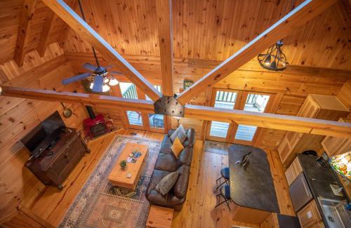 West Jefferson House | Updated Cabin Mins from Downtown West Jefferson- Hot Tub, Porches, Dogs OK